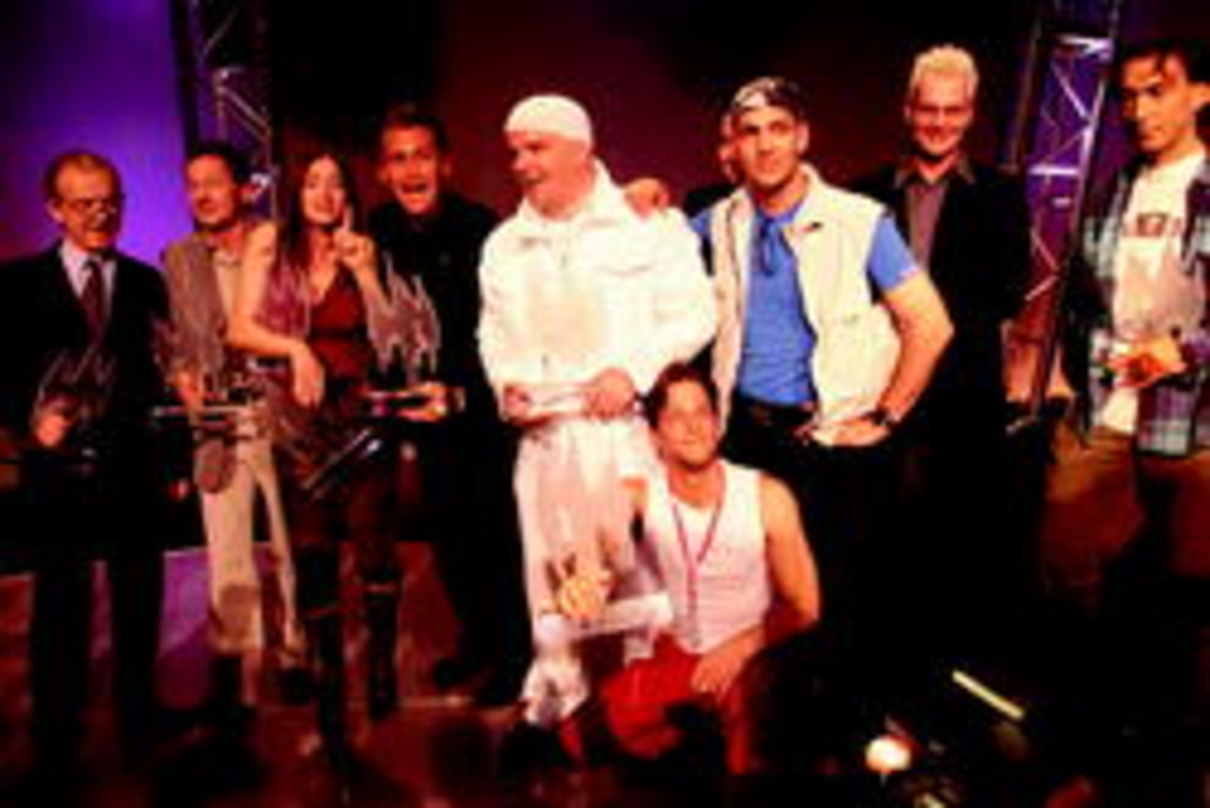 Preisträger beim abschließenden Foto-Termin (v.l.n.r.): Theater-Intendant Rudi Klausnitzer, Wolfgang Ambros, Zabine, Rainhard Fendrich, DJ Ötzi, DJ Taylor & Flow (rote Hose und blaues Shir...