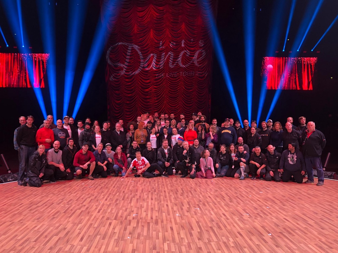 Spielten vor 125.000 Zuschauern: das "Let's Dance"-Team mit unter anderem Regisseur Thomas Hermanns (vorn, Mitte)
