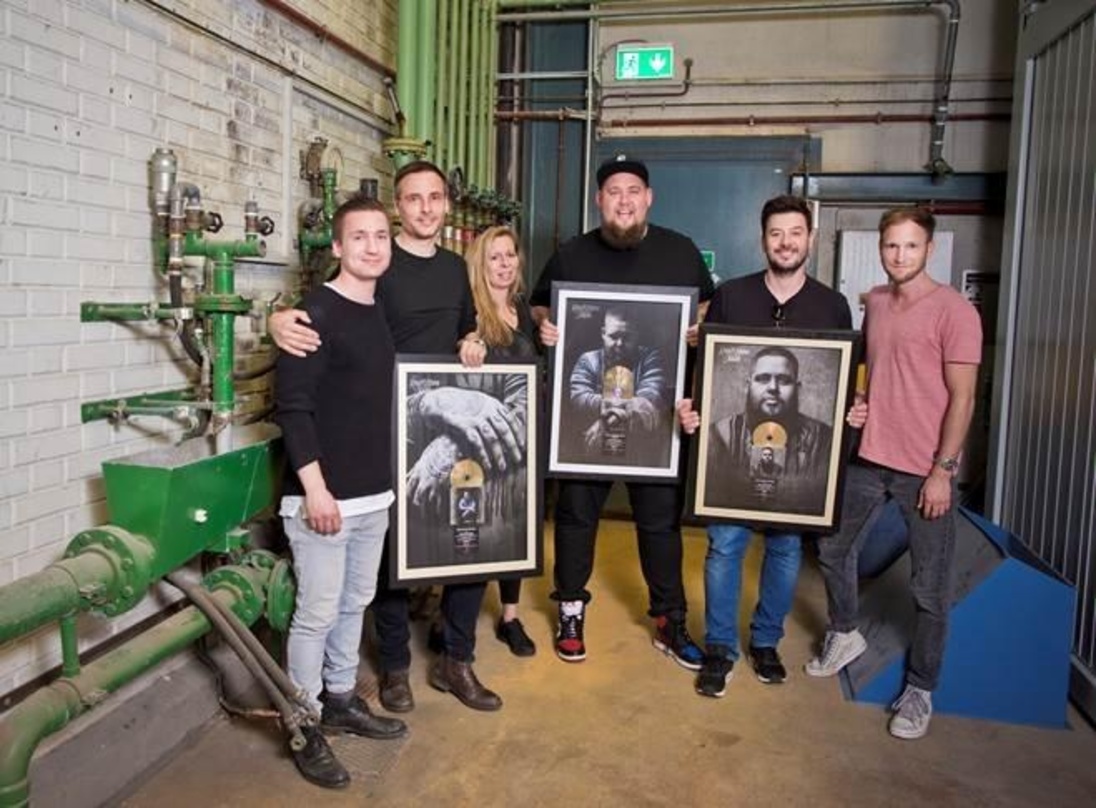 Hatten einiges zu feiern (von links): Lukas Ziegler (Promotion Manager, Sony Music Switzerland), Beat Milter (Senior Product Manager, Sony Music Switzerland), Julie Born (Managing Director...