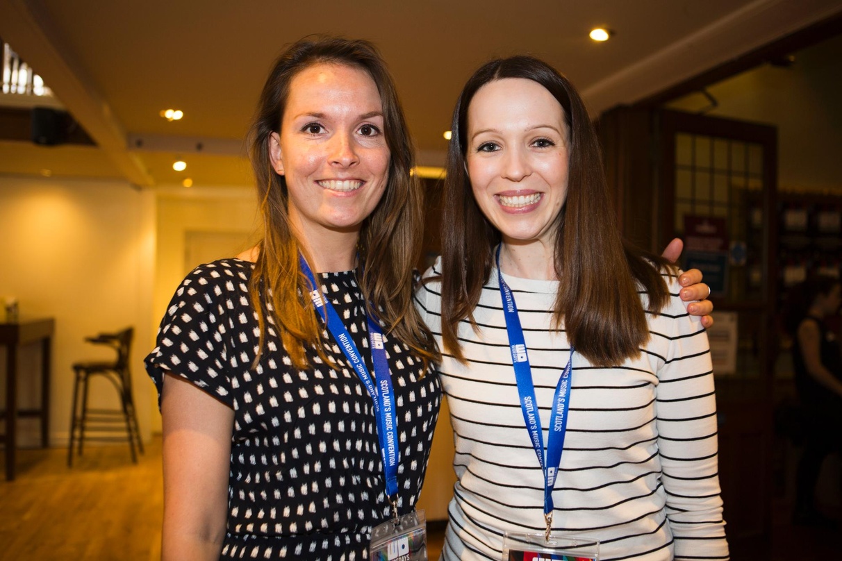 Trafen sich bei Wide Days: Malena Wolfer (Believe) und Sarah Stam (Set The Tone/AEI).
