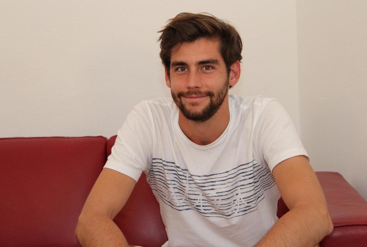 Fordert die Nutzer von Musical.ly auf, seinen Song zu interpretieren: Alvaro Soler, hier auf der MusikWoche-Couch