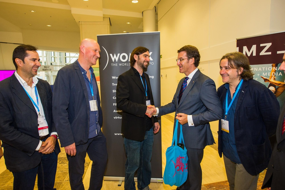 Bei der Eröffnung der Womex 2014 in Santiago de Compostela: Messedirektor Alexander Walter (Mitte) mit dem galizischen Präsidenten Alberto Núñez Feijóo (2. von rechts) sowie Jacobo Sutil N...