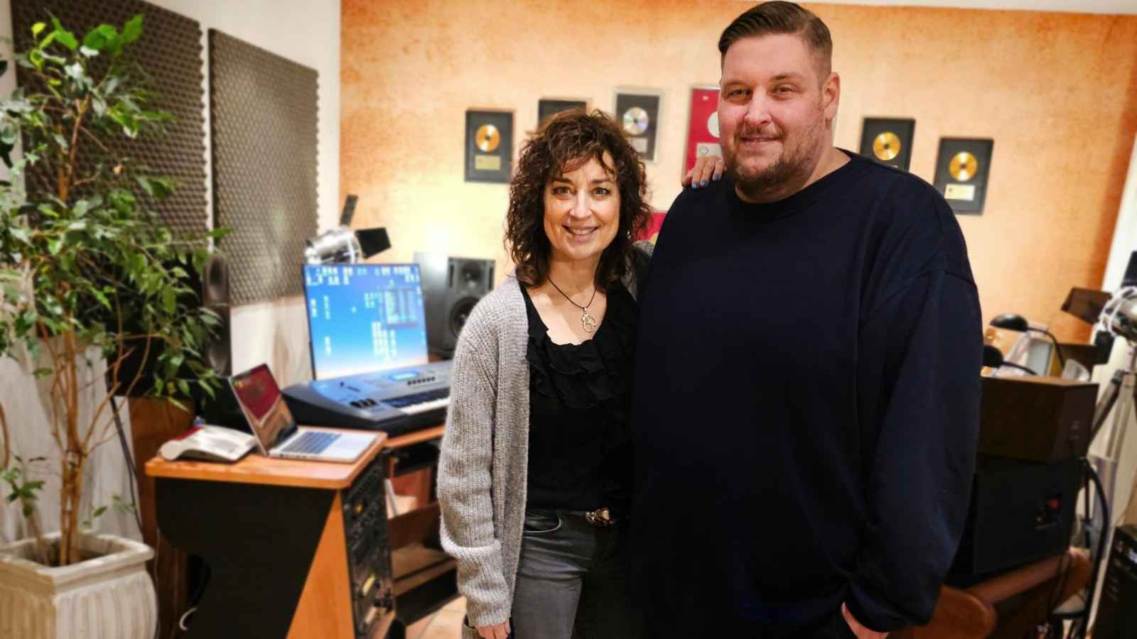 a7309cc3 d6a6 4b2e 9b80 3a57d3ff931f Arbeiten nun gemeinsam: Isabel Varell und Marcel Pieofke (VIA Music).
