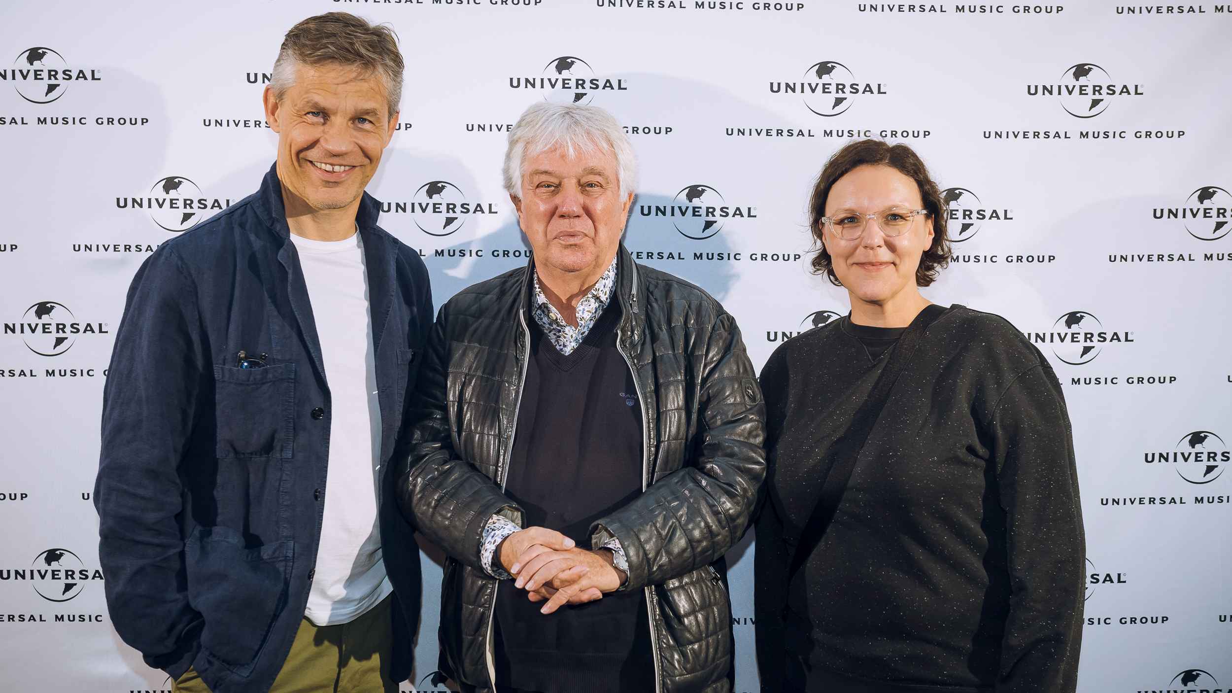 Vor der Fotowand (links): Frank Briegmann (Chairman & CEO Universal Music Central Europe & Deutsche Grammophon), Rolf Zuckowski (Musiker) und Doerte Poschau (General Manager Family Enterta...