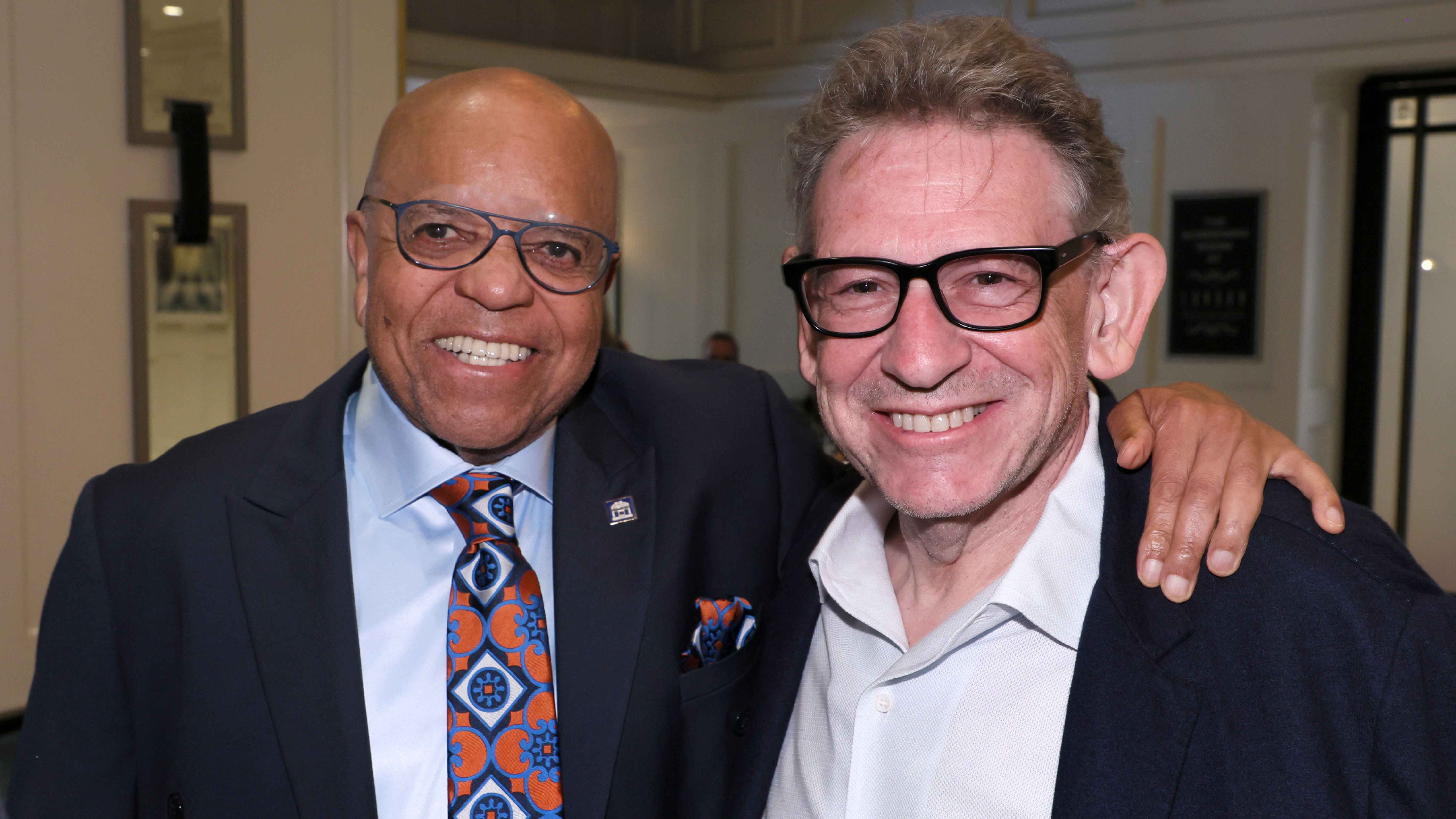 An der UCLA Herb Albert School Of Music: Berry Gordy (links) mit Lucian Grainge (Chairman & CEO UGM).