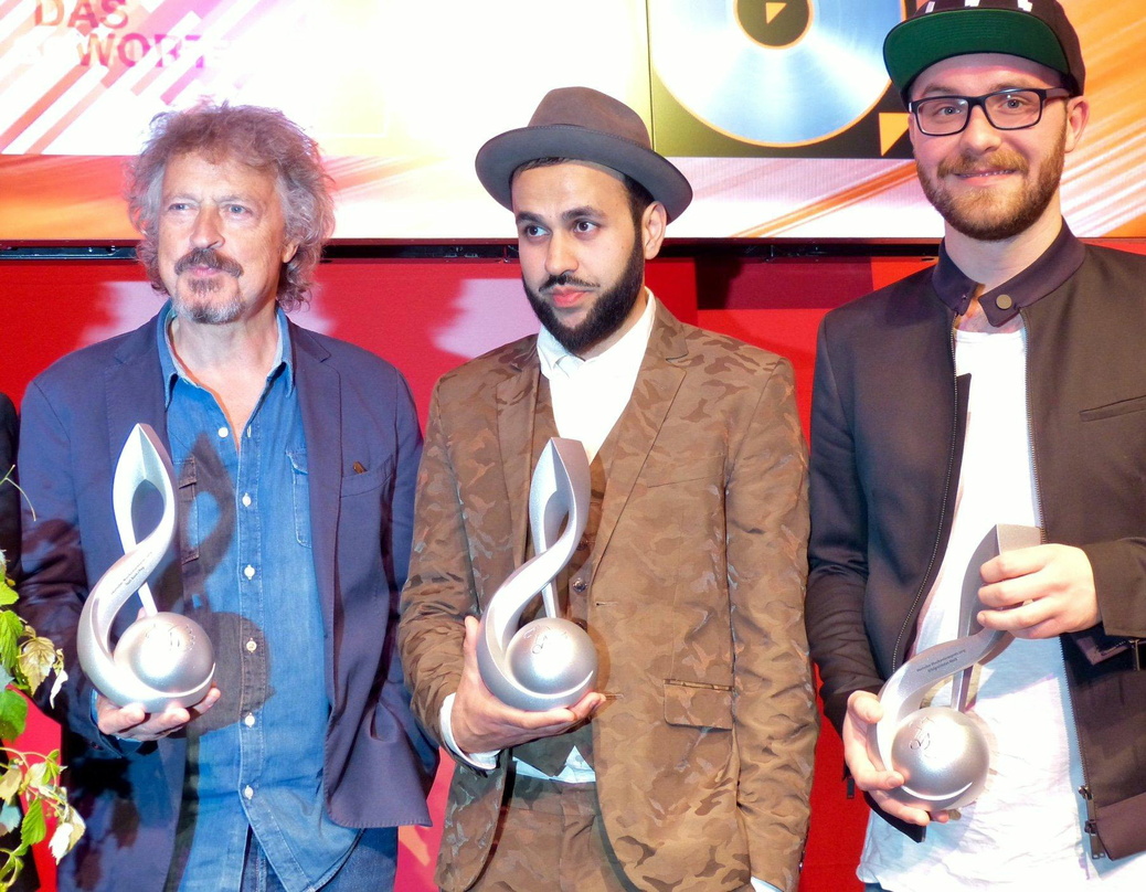 Gewannen Trophäen beim Deutschen Musikautorenpreis 2015 (von links): Wolfgang Niedecken, Farhot und Mark Forster