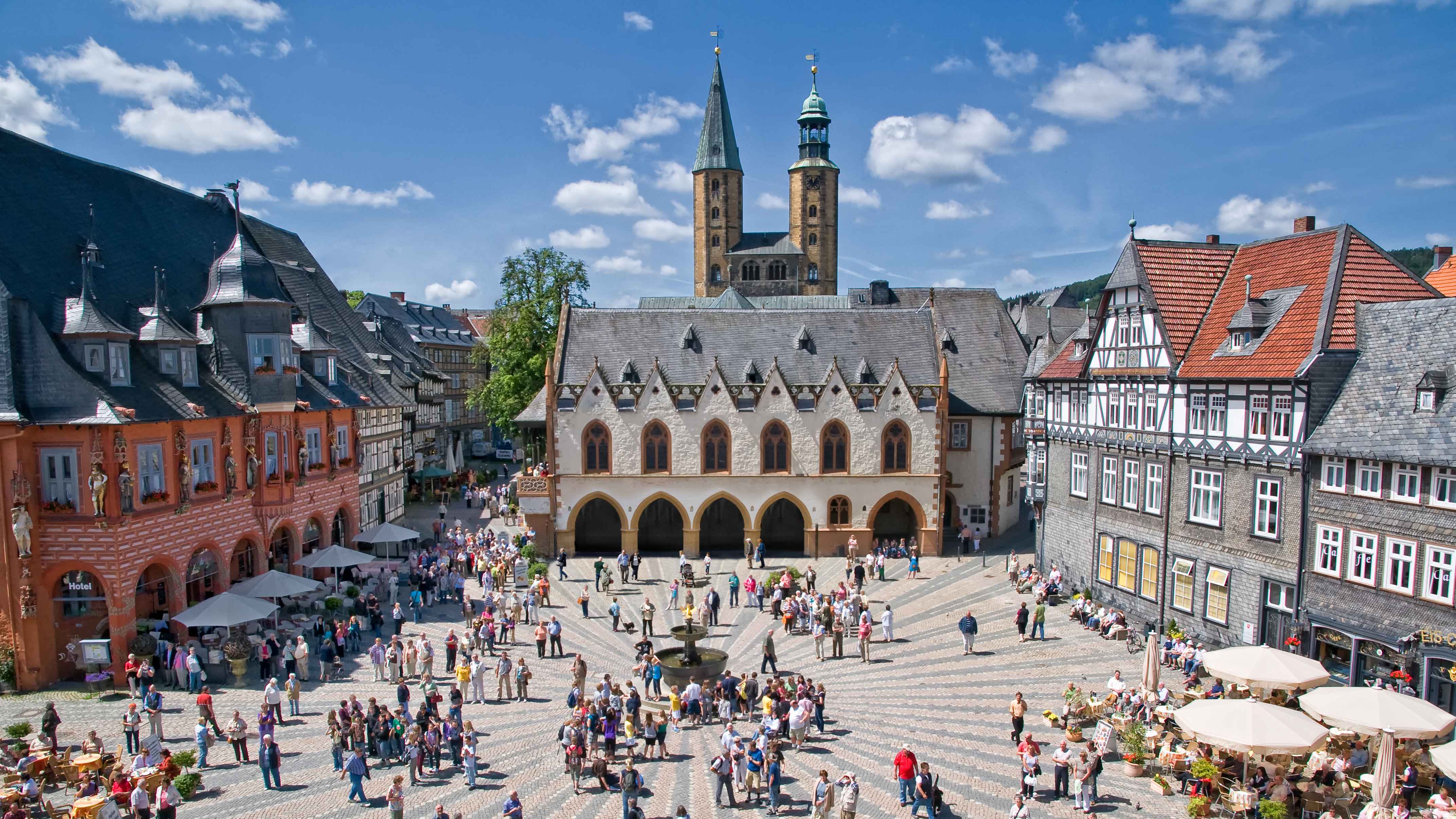 Legt den Paul-Lincke-Ring zunächst auf Eis: die Stadt Goslar, hier mit Rathaus.