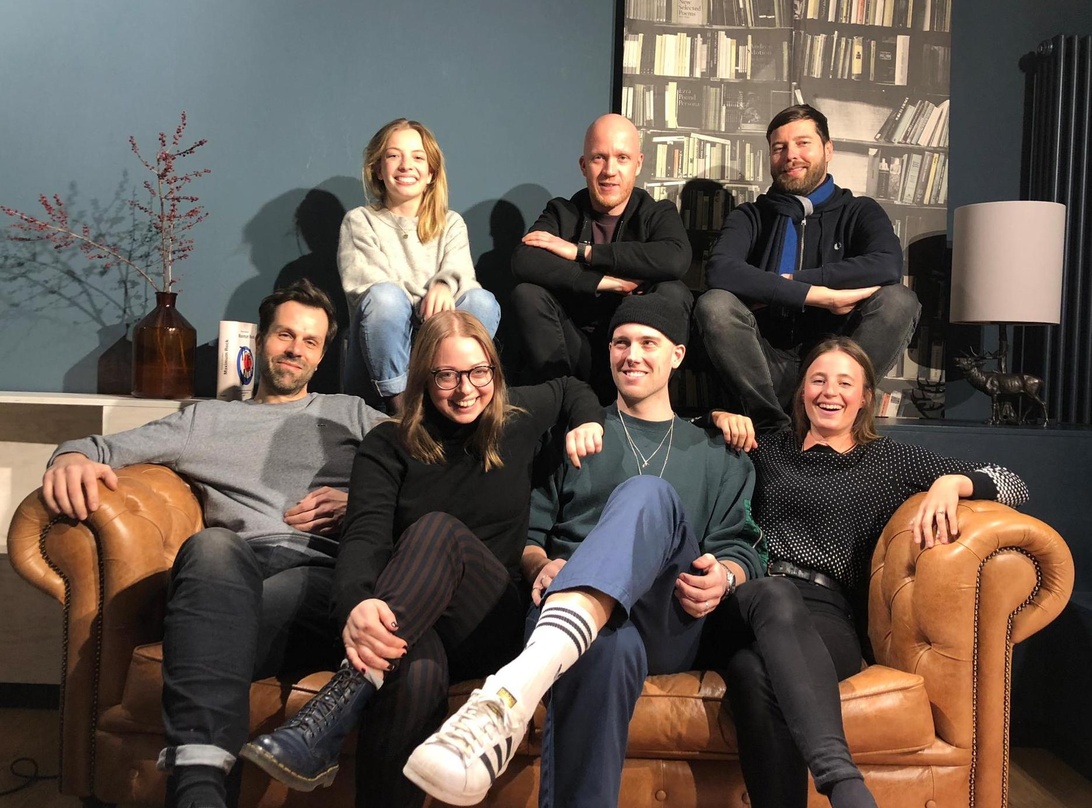 Trafen sich in Berlin (hinten, von links): Alice Vizethum (Junior Manager International Marketing Universal Music), Alexander Neipp (Labelhead Virgin) und Christian Weiss (Director Busines...