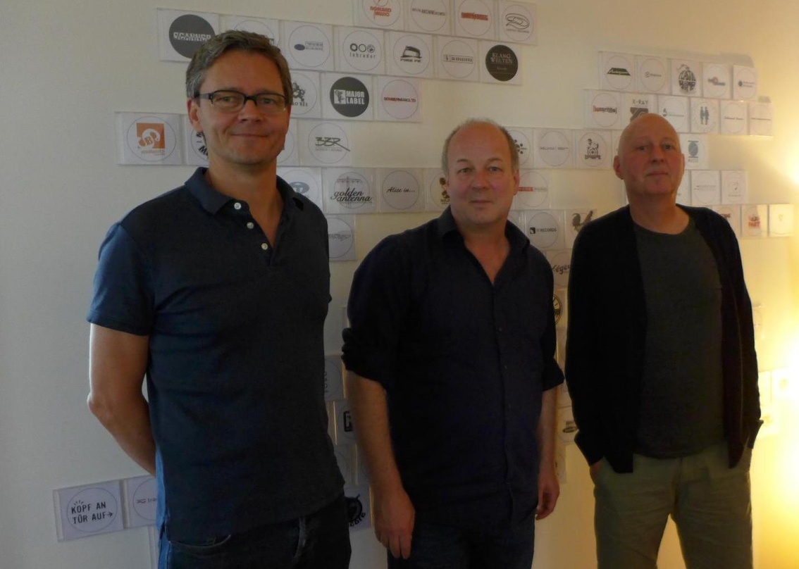 Machen gemeinsame Sache (von links): Holger Fleder (Geschäftsführer Broken Silence), Kai Degenhardt und Wolfgang Thoma (A&R Director Broken Silence)