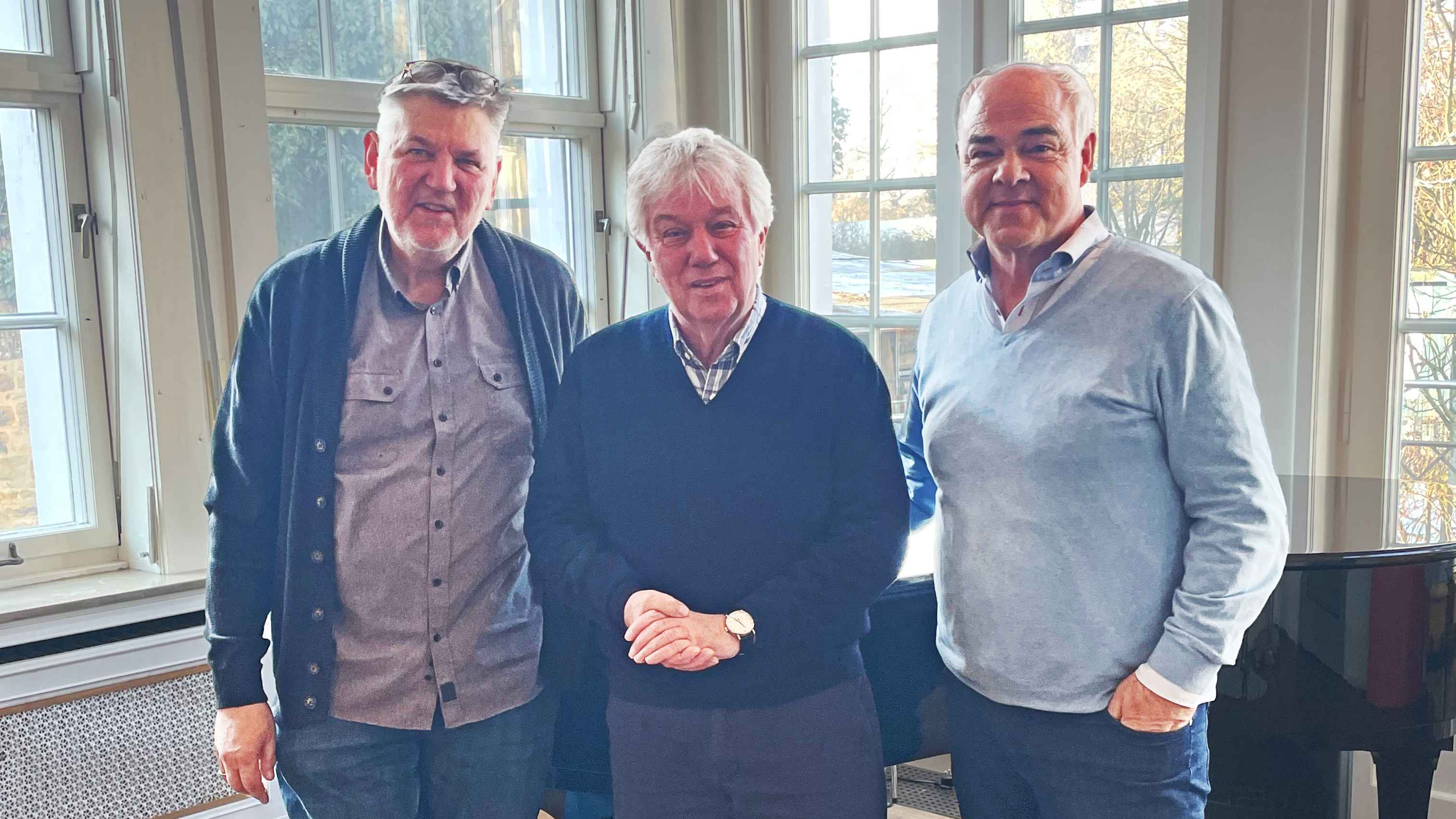 Trafen im Ruhrgebiet aufeinander (von links): Lutz Neugebauer (Nordoff-Robbins), Rolf Zuckowski sowie Martin Bartelworth (Creative Kirche).