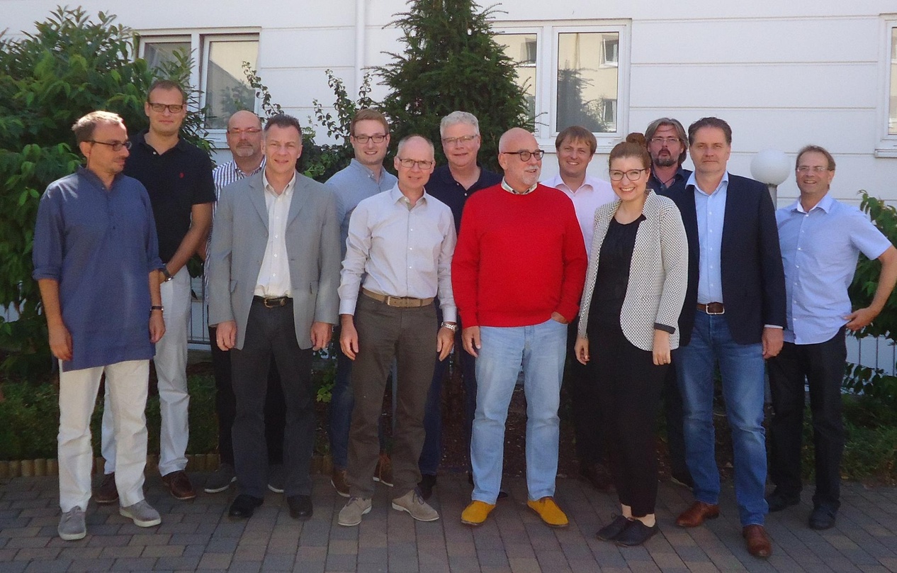 Besiegelten die Partnerschaft jüngst bei einem Vertriebsmeeting (von links): Mario Morese (New Arts International), Lorenz Müller (Gebietsrepräsentant in-akustik), Erik Fiedler (Gebietsrep...