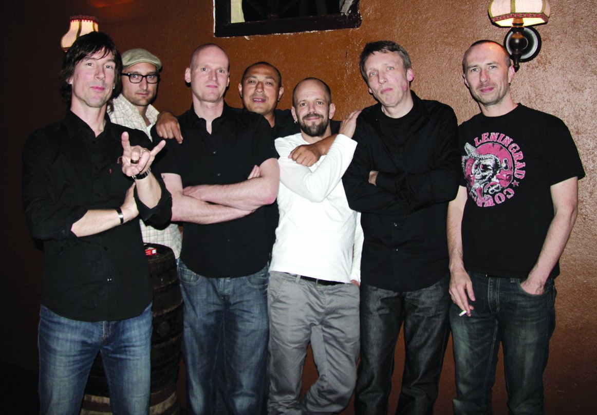 Neue Partner (v.l.n.r.): Die Sep7ember-Mitglieder Bernd Siedler, Bill Peckham, Guido Dobrautz, Hakan Cetic und Boris Pillmann mit Frank Uhle (General Manager SPV) und Michael Schuh (Head o...