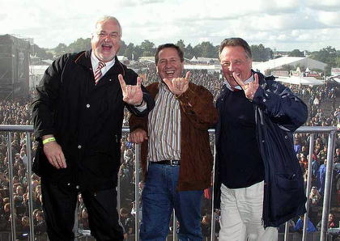 Rockten in Wacken: Ministerpräsident Peter Harry Carstensen mit Kollegen