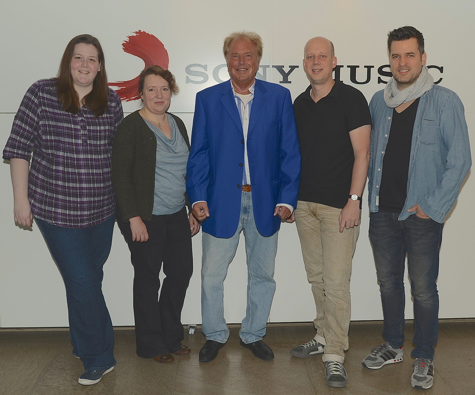 Machen weiter gemeinsame Sache: Günther Behrle (Mitte) und sein Team von Ariola und Sony Music