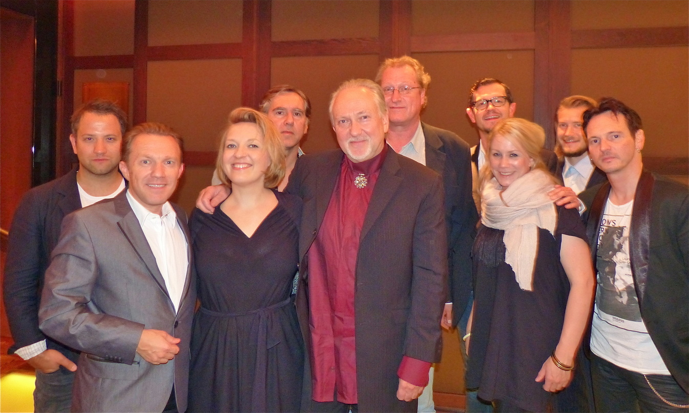 Zum Abschluss ein gemeinsames Foto (von links): Patrick von Strenge (Sony Music), Mark Pittelkau ("Bild"), Michelle Leonard, Hagen Liebing ("tip"), Joachim Witt, Jörn Wöbse (RB), Nico Göss...