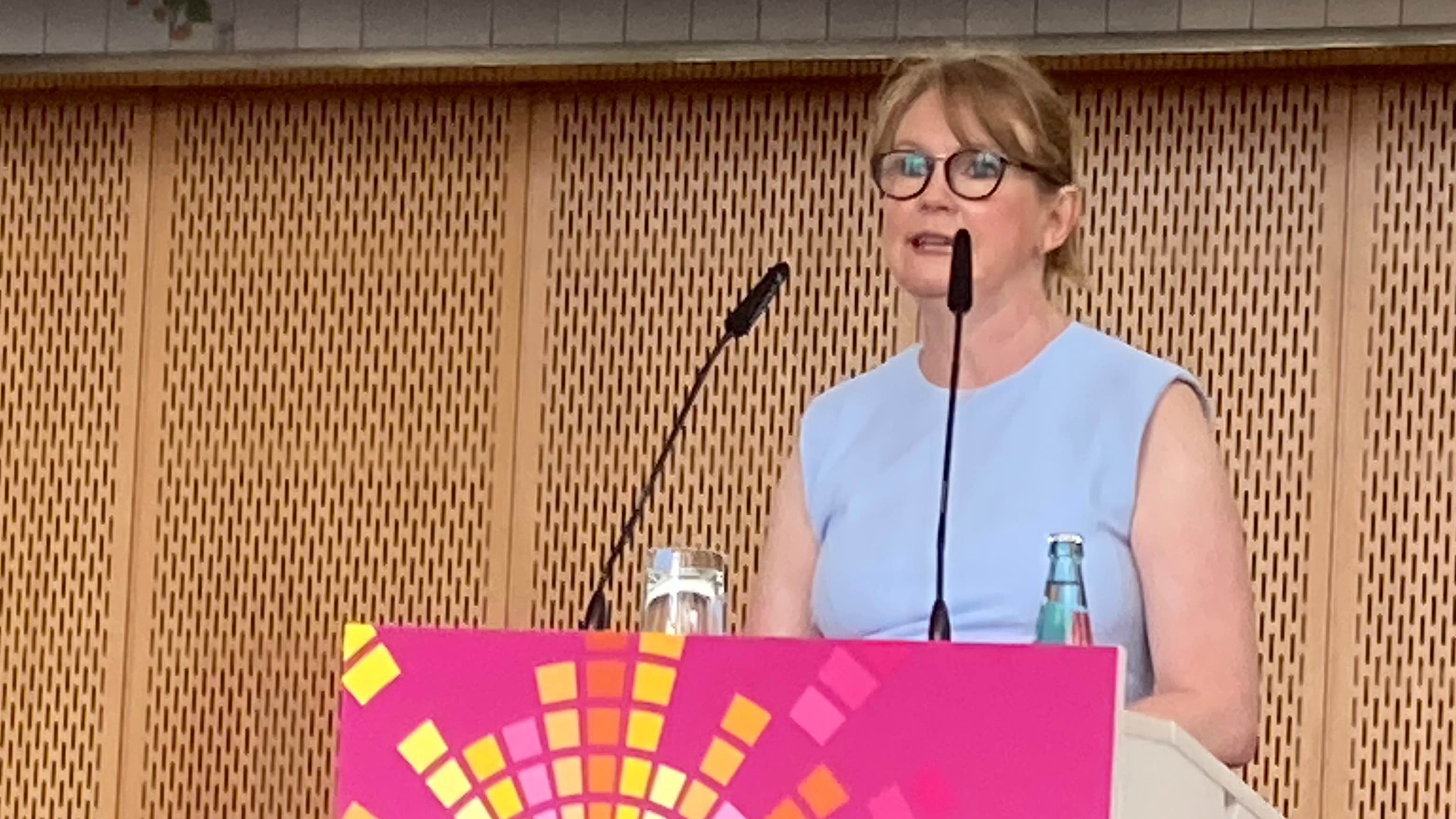 Prangerte in der KI-Diskussion "einen Diebstahl unserer Inhalte" an, der nicht hingenommen werden könne: IFPI-CEO Victoria Oakley.