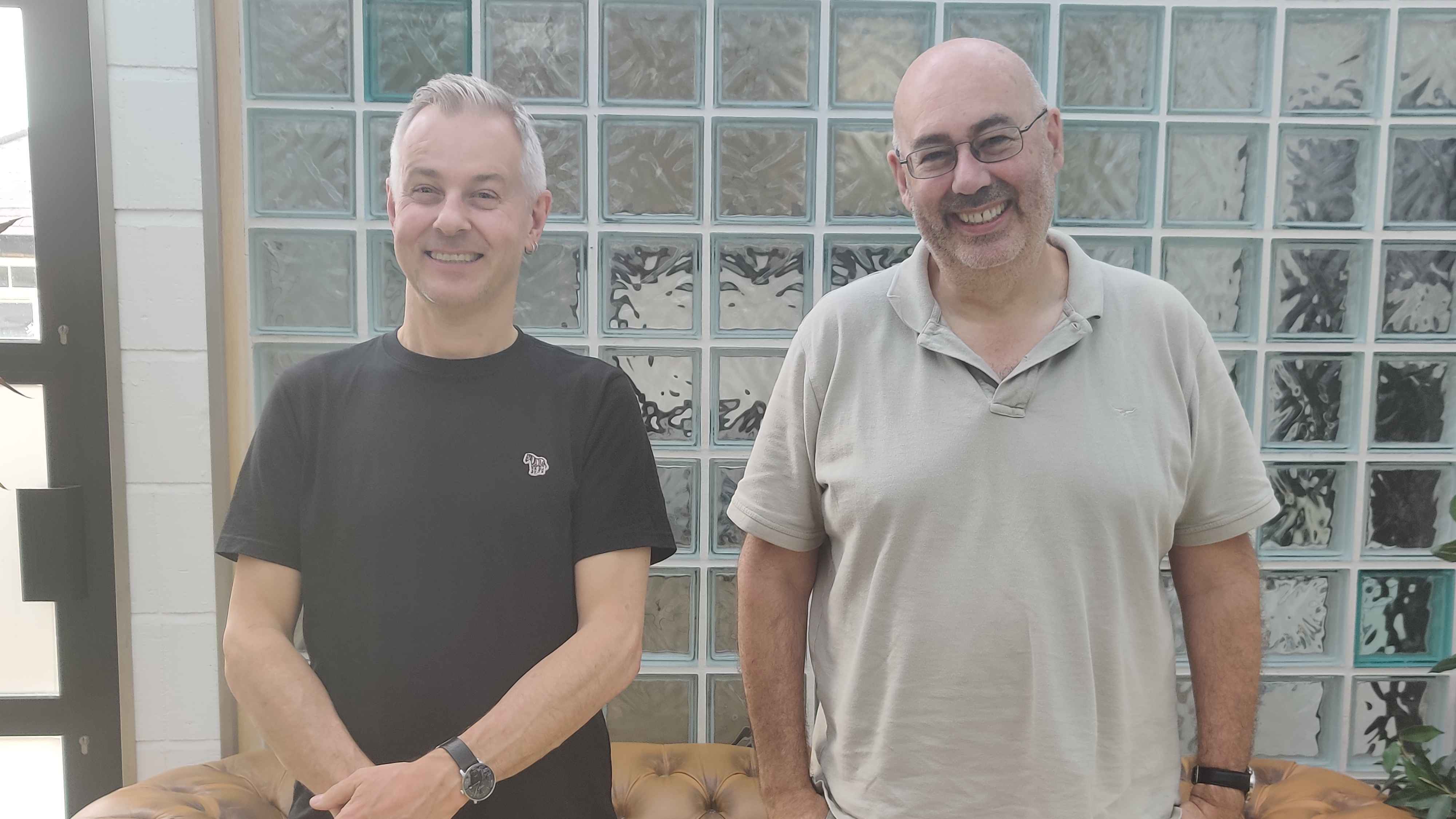 Schlossen einen Deal ab: Rob Collins (Geschäftsführer, links) und Martin Goldschmidt (Gründer, beide Cooking Vinyl).