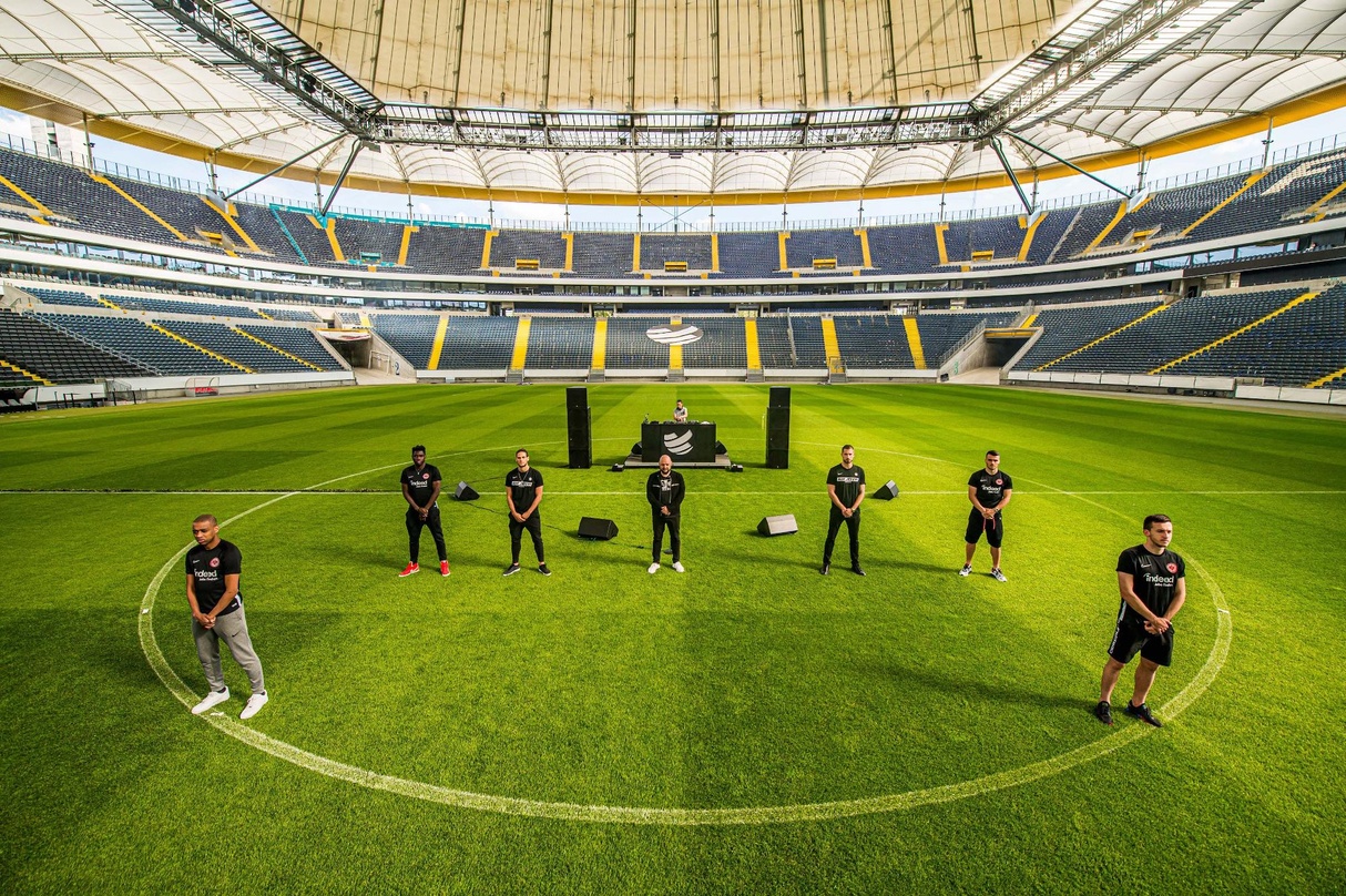 So begann der Livestream: Eröffnungszeremonie am Anstoßpunkt in der Commerzbank Arena