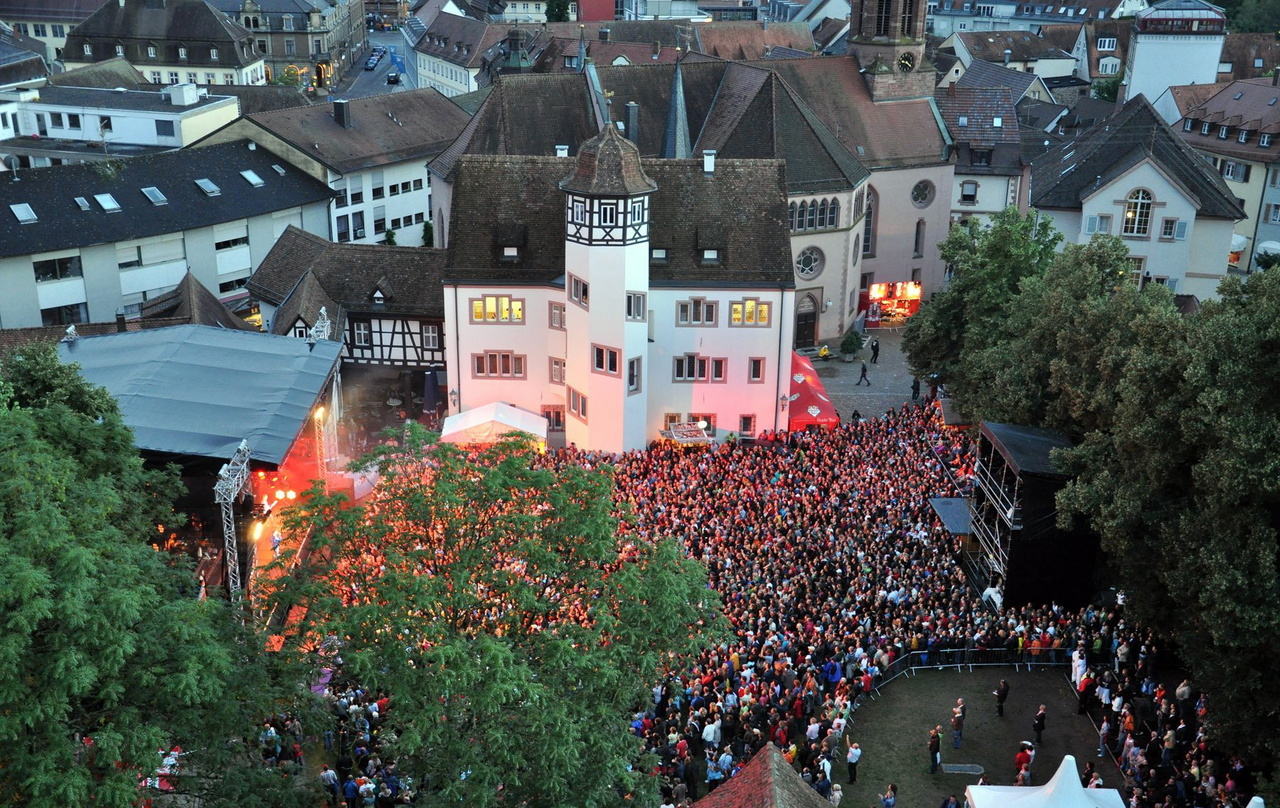 Lockte 10.000 Fans an: das Festival auf dem Schlossplatz in Emmendingen