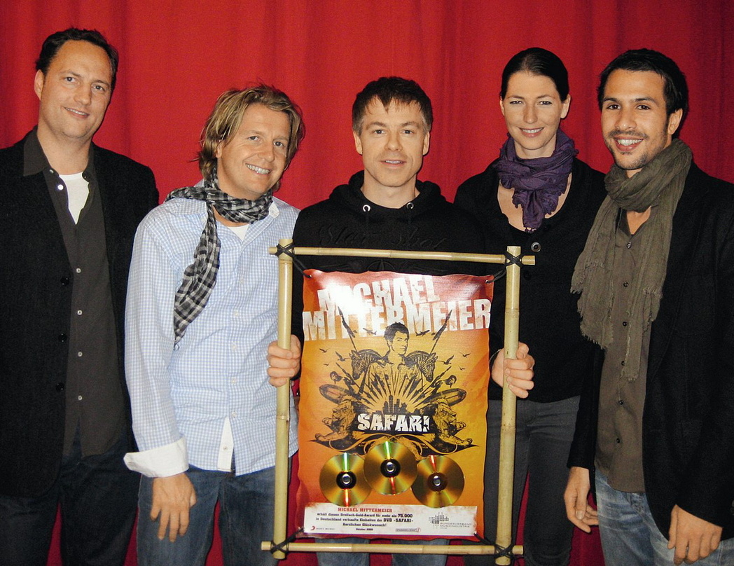 Feierten dreifaches DVD-Gold: Sony Music und Michael Mittermeier||Zur Awardübergabe trafen sich (v.l.n.r.): Edgar Berger, Joe Hugger (Senior Vice President Entertainment & New Business Div...