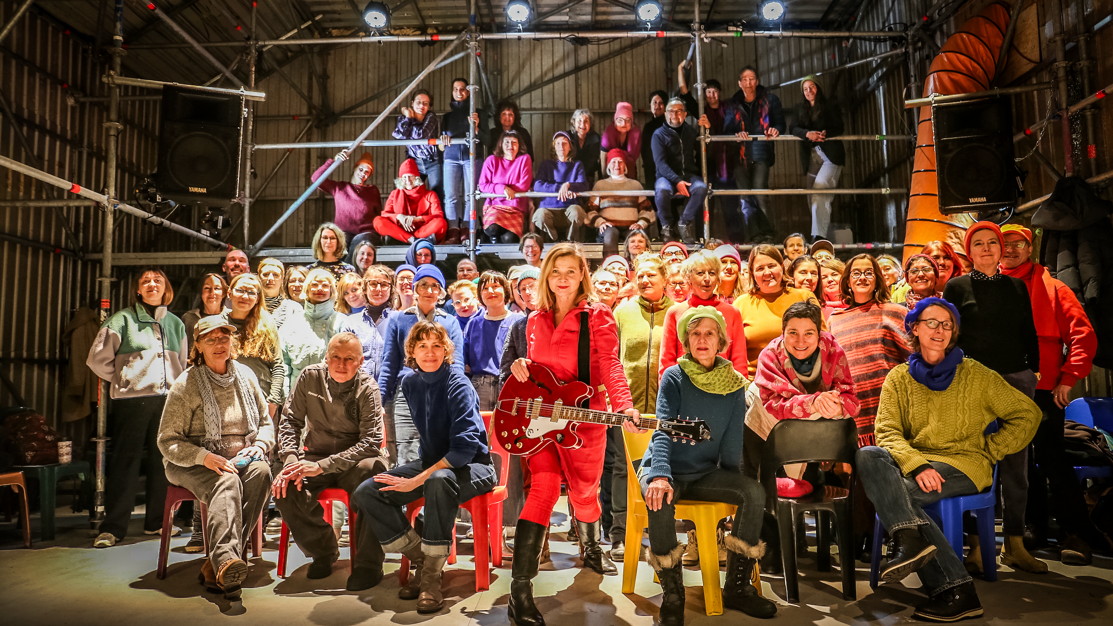 Bringt beim Festival Pop-Kultur ein Chorprojekt als Auftragsarbeit auf die Bühne der Kulturbrauerei: Bernadette La Hengst mit dem Chor der Statistik.
