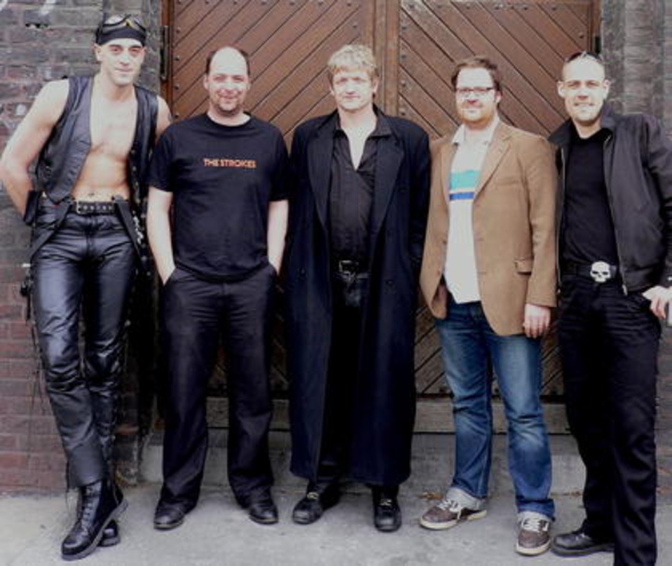 Vereinbarten Zusammenarbeit (v.l.n.r.): Günter Weber (Radar Promotion), Heri Reipöler (GF Radar), Michael Popp (Qntal) und Torsten Gralla (Rechtsanwalt) sowie Phil Groth (Qntal)