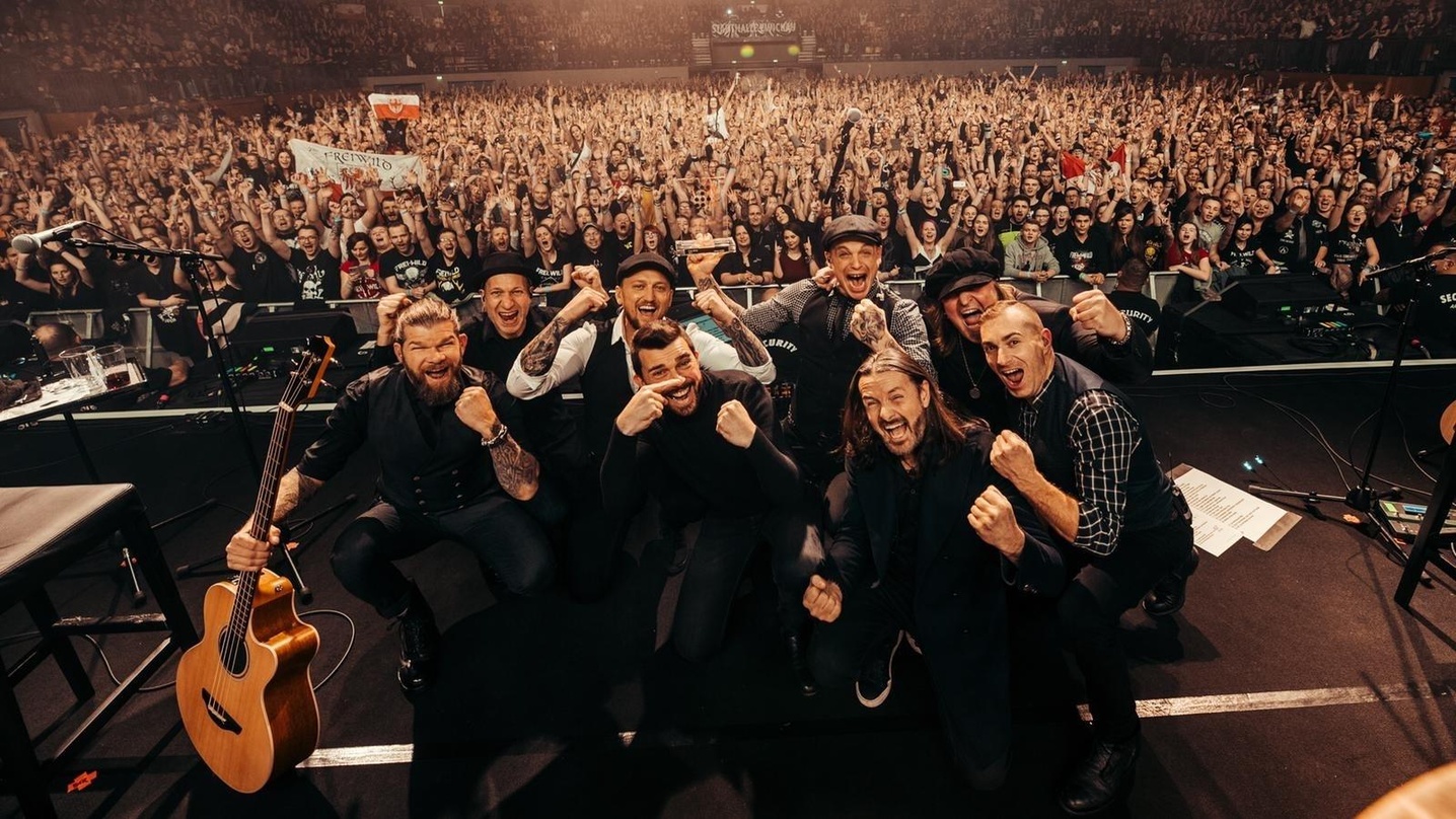 Mit Nummer 1 Award beim Tourauftakt in Zwickau: Frei.Wild
