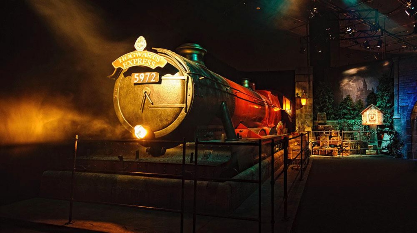 Auch er ist in der "Harry Potter"-Ausstellung zu sehen: der Hogwarts Express, der die Zauberschüler zum Schloss bringt