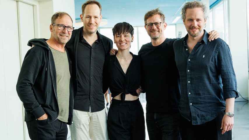 Machen sich für Kreative stark: Frank Ramond, Tobias Reitz (beide DTV), Linda Stark, Alexander Zuckowski und Daniel Flamm (alle VERSO). Nicht auf dem Foto: Alexander Freund (VERSO).