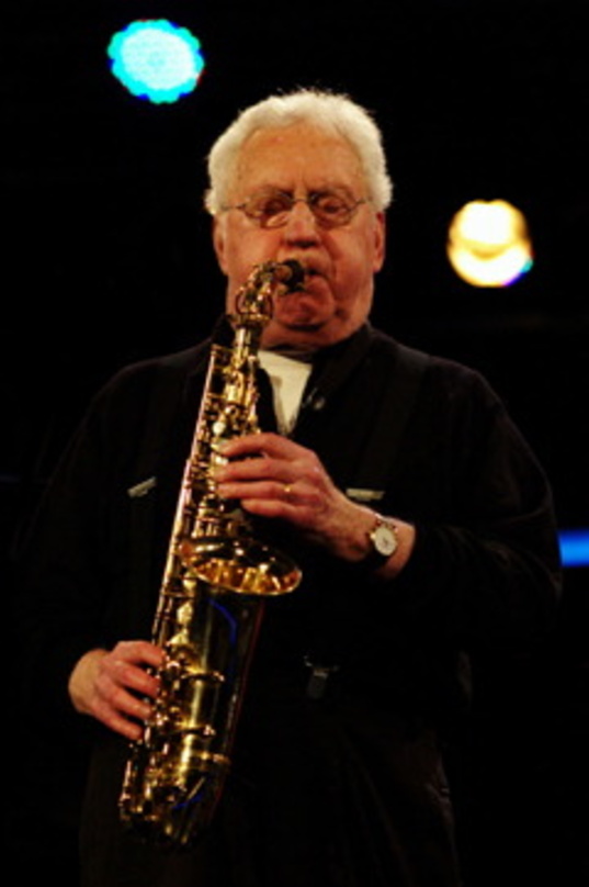 Spielt bei den jazzopen mit seinem Quartett auf und holt die German Jazz Trophy ab: Lee Konitz