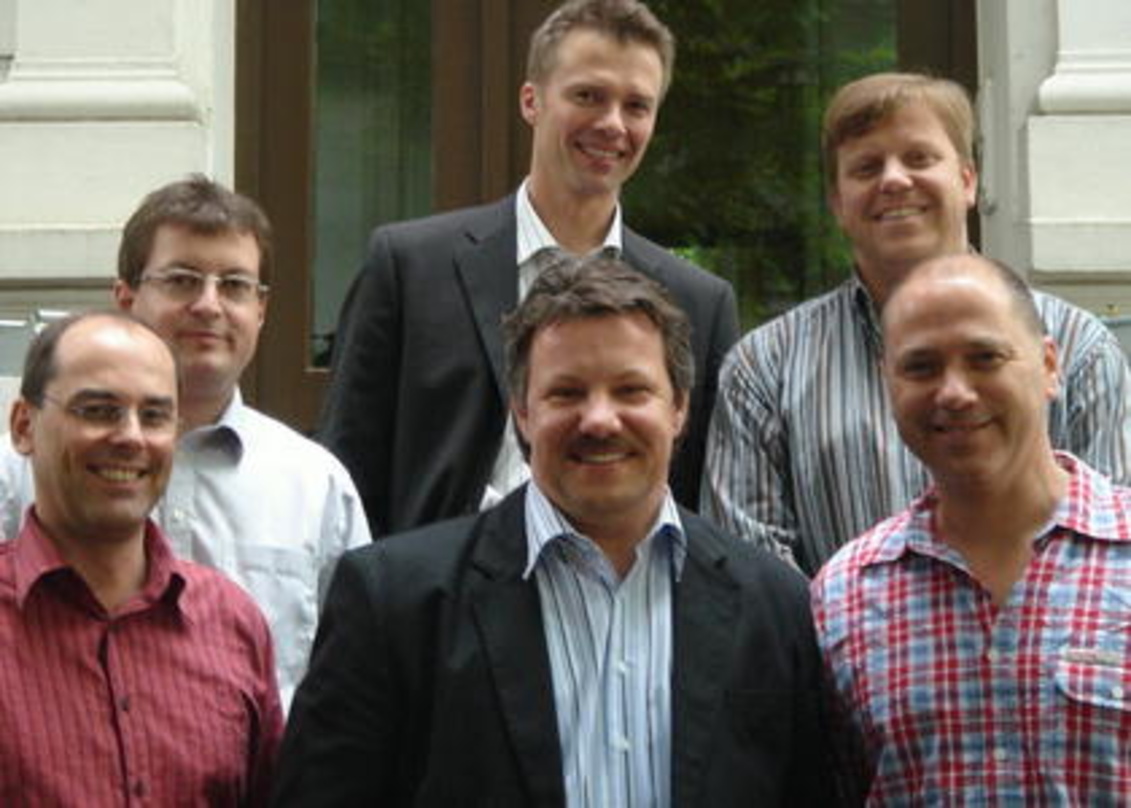 Den Vertragsabschluss besiegelten (v.l.n.r.): Johannes Stegfellner, Thomas Irnberger, Christoph Diekmann, Michael Hechler (alle Sony DADC), Jochen Richert und Georg Schmitz (beide Soulfood)