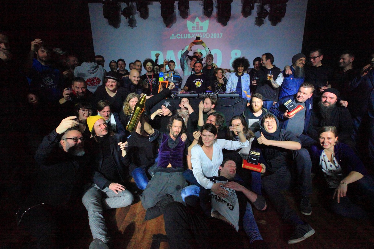 Gelöste Atmosphäre beim Hamburger Club Award: die Preisträger auf der Bühne