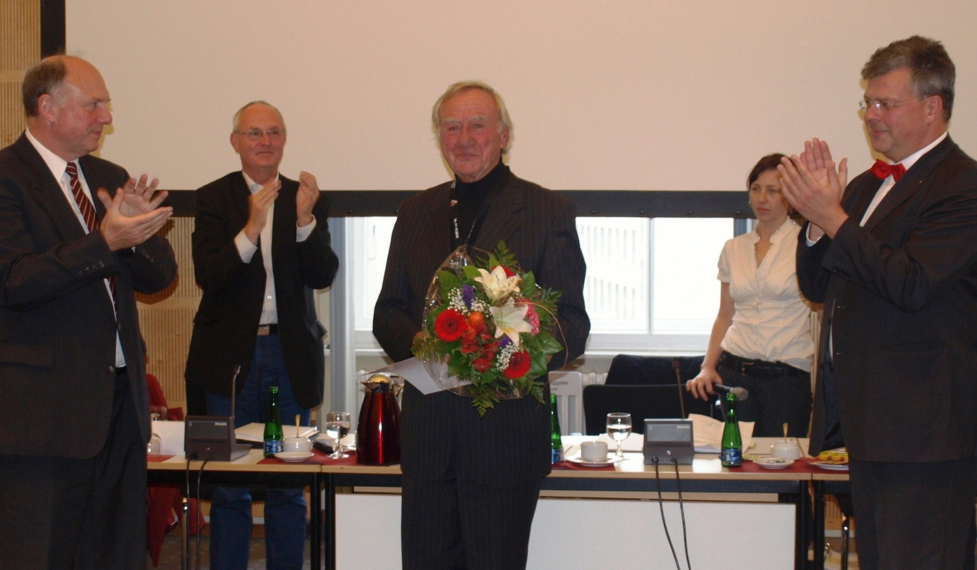 Der Geehrte und seine Gratulanten (v.l.n.r.): Martin Maria Krüger, Hartmut Karmeier, Franz Müller-Heuser und Christian Höppner