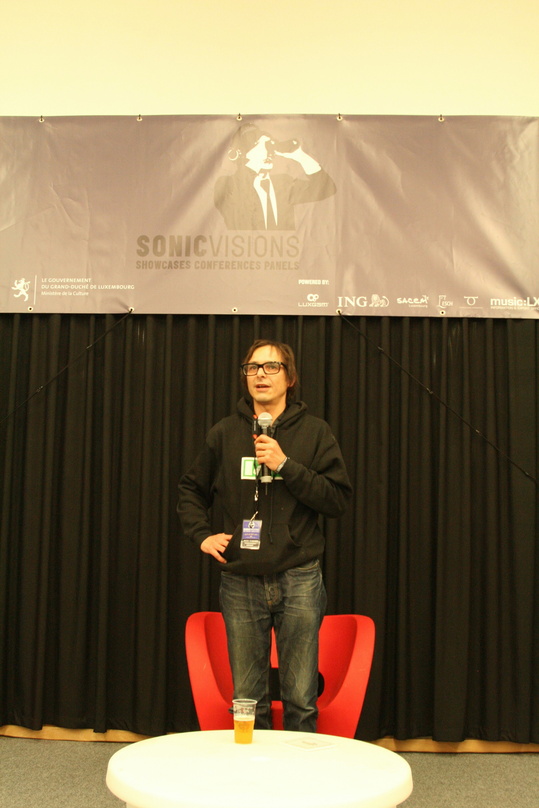 Spricht auf der a2n: Produzent Moses Schneider, hier bei der Konferenz Sonic Visions in Luxemburg