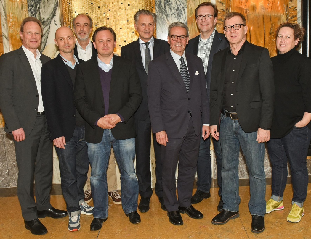 Bei der Mitgliederversammlung in Nürnberg (von links): DMV-Geschäftsführer Heinz Stroh mit den Vorstandsmitgliedern Patrick Strauch, Lars Ingwersen, Götz von Einem, Peter F. Schulz, Präsid...