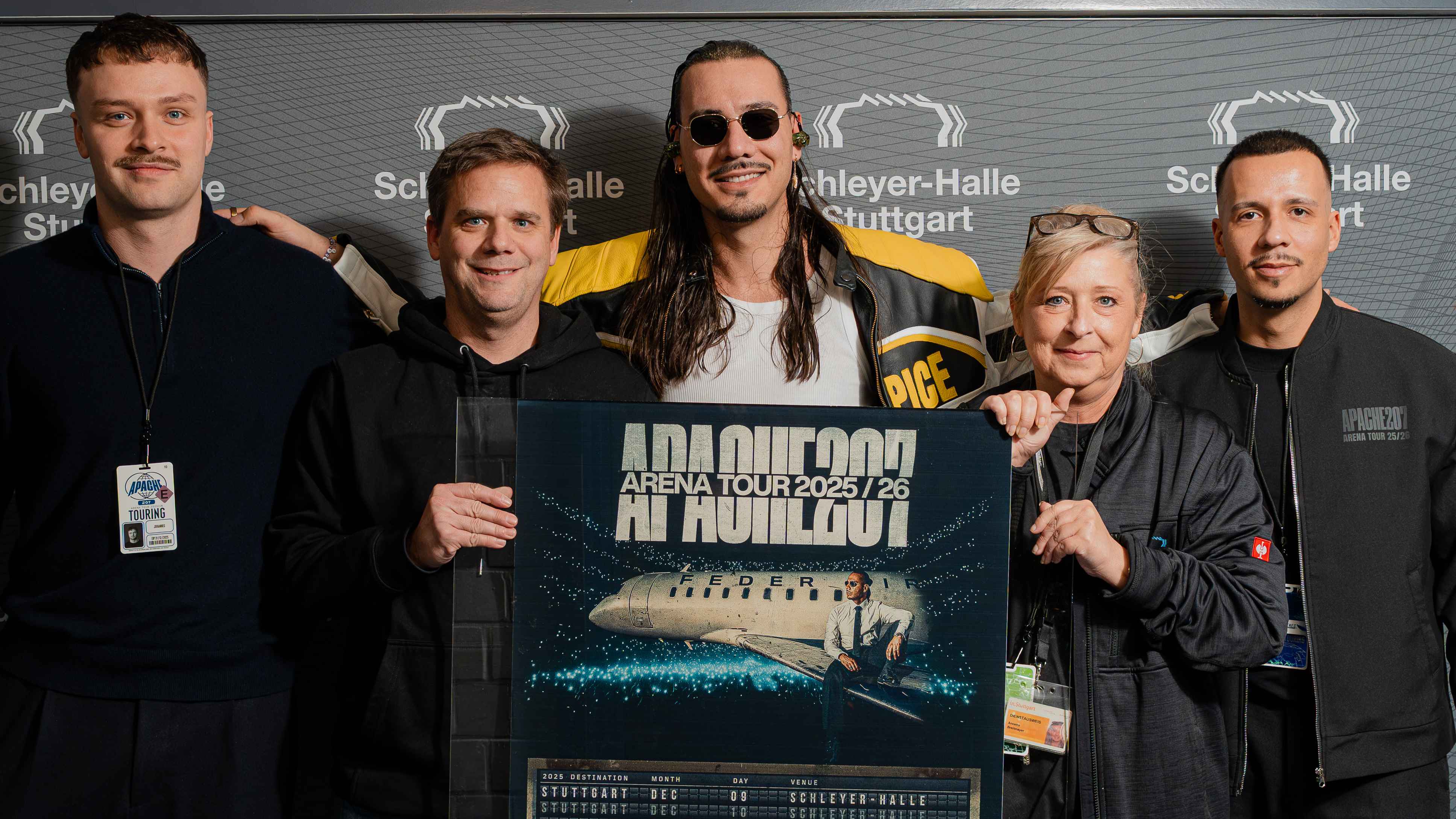 Mit der Auszeichnung (von links): Johannes Götz (Management), Johannes Mey (in.Stuttgart Veranstaltungsgesellschaft), Apache 207, Annette Breitmayer (in.Stuttgart Veranstaltungsgesellschaf...
