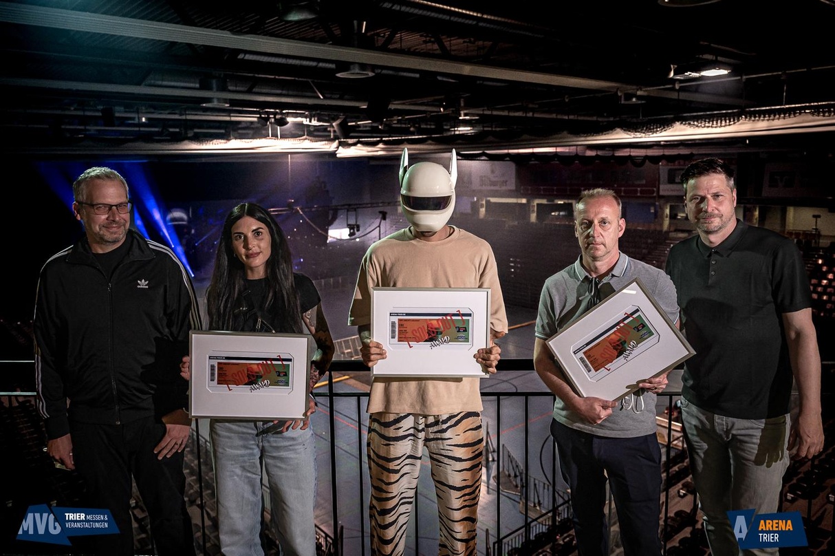 Feierten eine ausverkaufte Show (von links) Kai Jorzyk, Annette Sausen, Cro, Arnd Landwehr und Oliver Möller