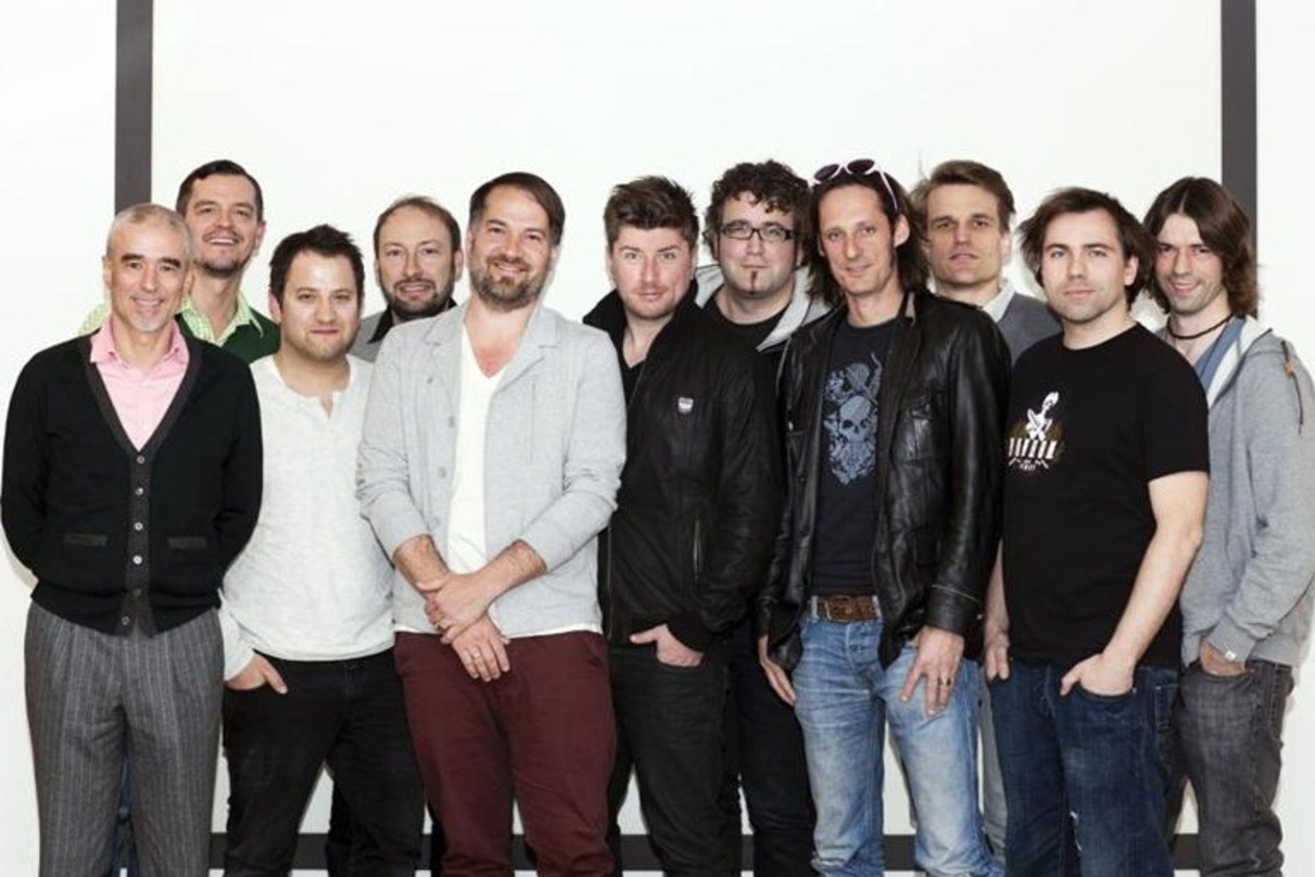 Neue Partner: Sony Music und Stereolove||Die Vertragsunterzeichnung hielten mit einem Erinnerungsfoto fest (v.l.n.r.): Willy Ehmann (Senior Vice President Domestic Division), Nico Gössel (...
