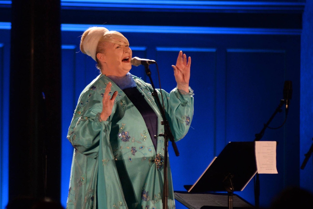 Hat ein Album mit Marcello de Francisi aufgenommen: Lisa Gerrard, hier bei einem Konzert in Zürich 2019