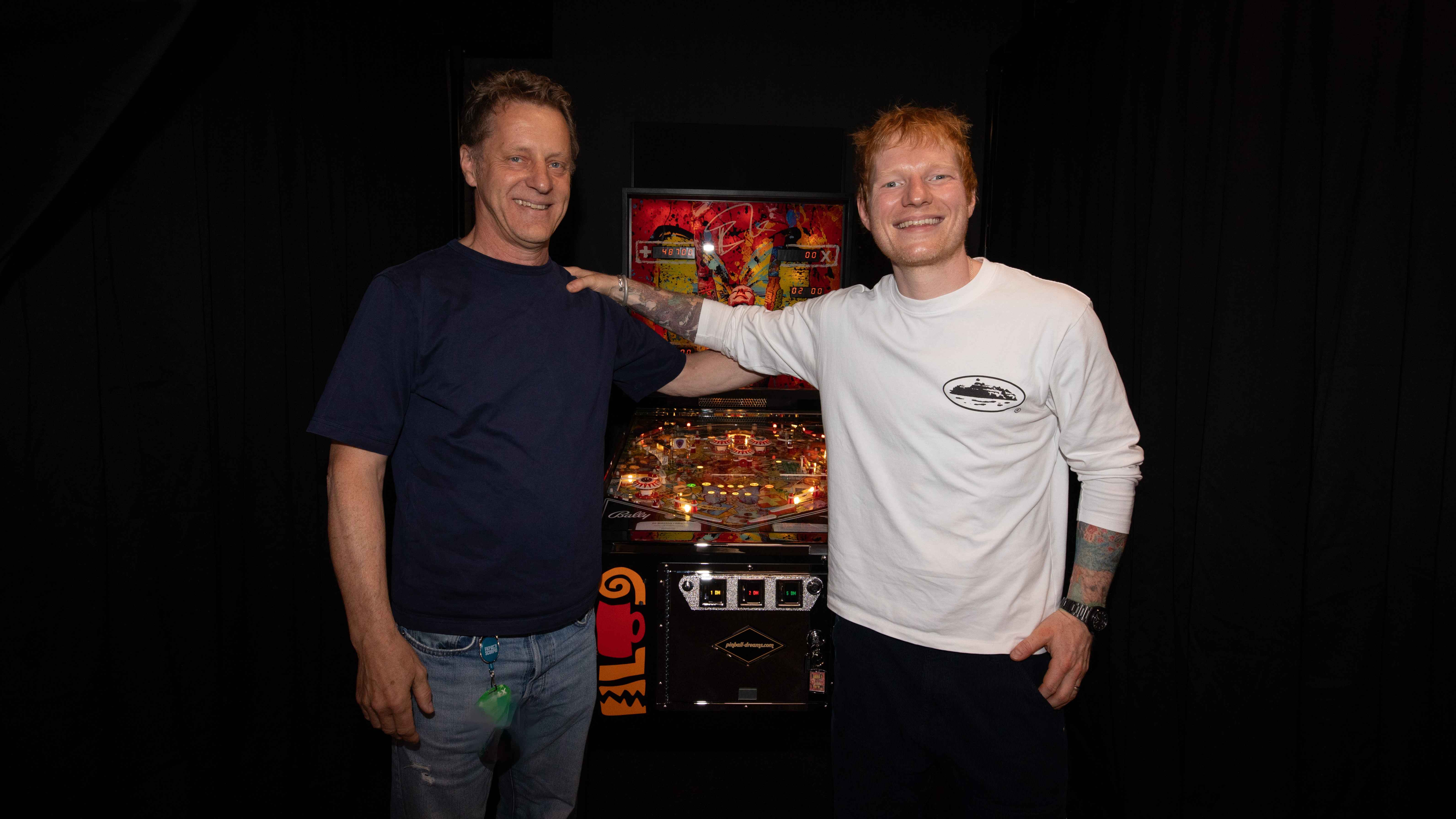 Flipper für Ed Sheerans Privat-Pub: Folkert Koopmans (links, CEO FKP Scorpio) und Ed Sheeran.