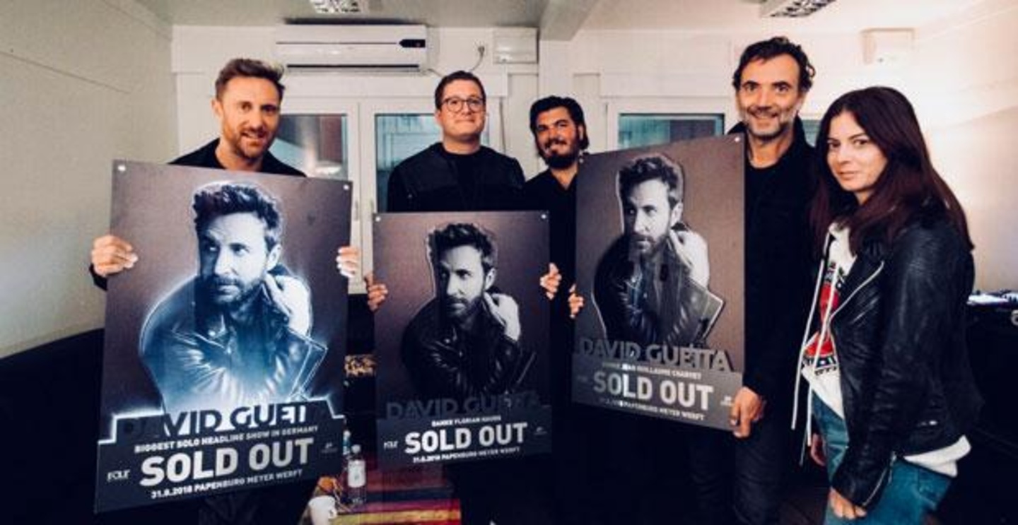 Bei der Verleihung (von links): David Guetta, Florian Hauss (Four Artists Booking), Nico Röger (Geschäftsführer Hannover Concerts), Jean-Guillaume Charvet (Management David Guetta) und Kim...