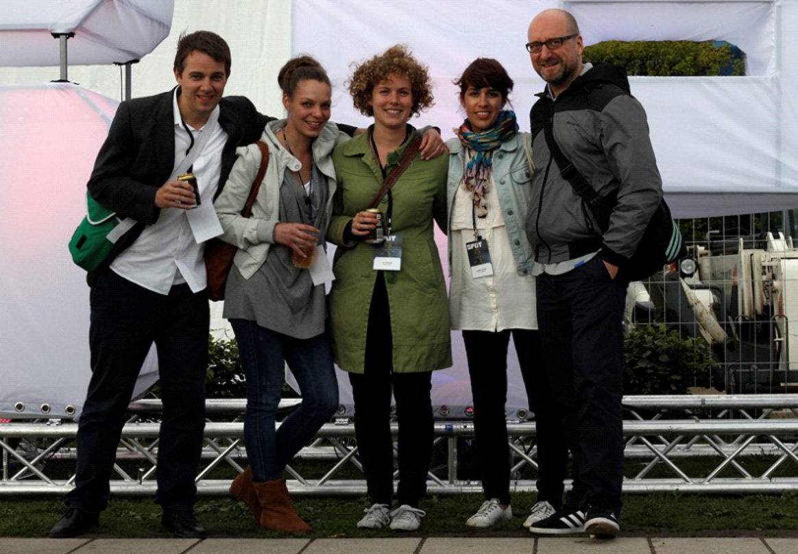 Waren aus Köln angereist (v.l.n.r.): Oliver Minck ("StadtRevue Köln"), Jonna Grimmstein (Stadtgarten Köln), Ina Poldroch (KölnCampus), Annette Schimek ("Intro") und Ralph Christoph (c/o pop)