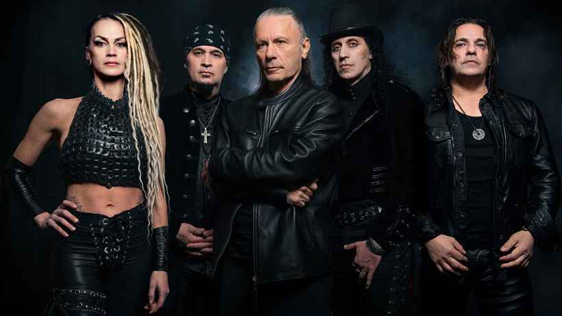 Sein Nummer-eins-Album bringt Warner Music wichtige Prozentpunkte: Bruce Dickinson (Mitte), hier mit seiner Band.