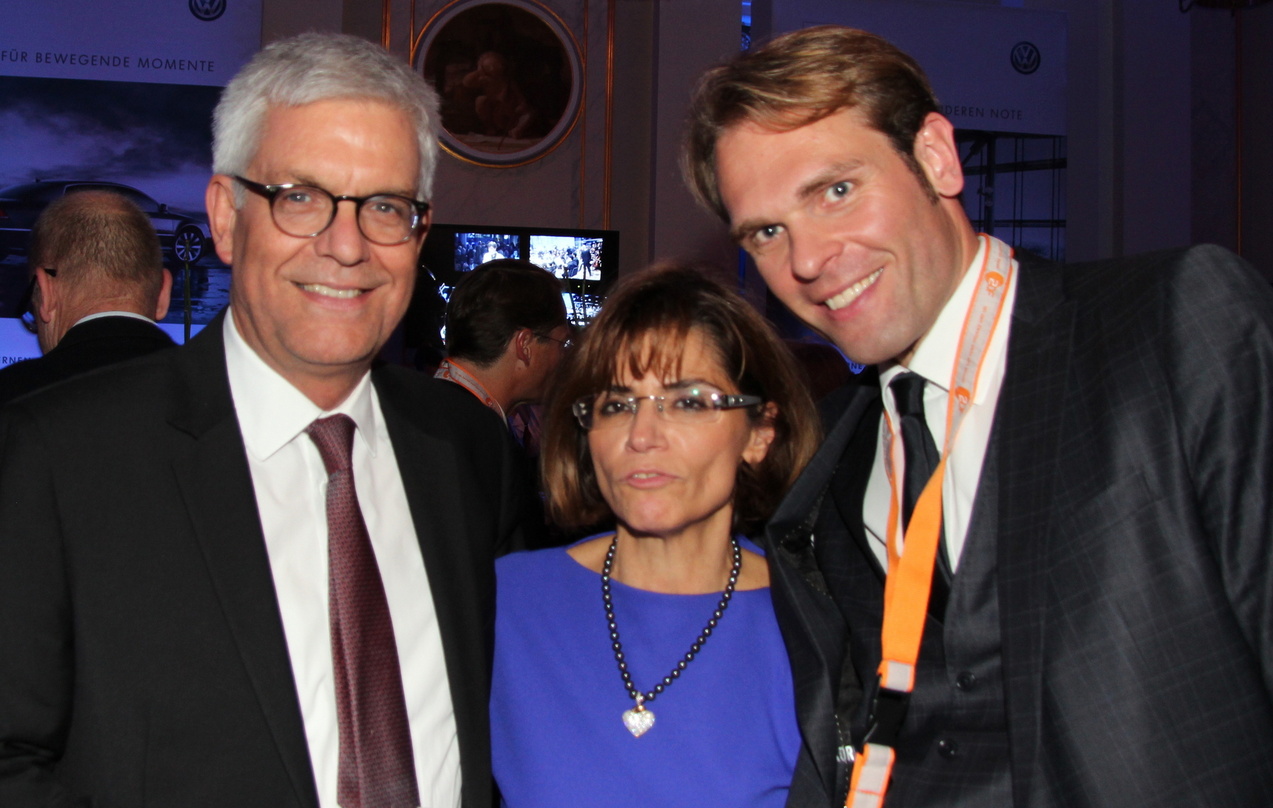 Beim Echo Klassik 2013 (von links): ZDF-Intendant Thomas Bellut, Anca-Monica Pandelea (Leiterin des Programmbereichs Musik im ZDF) und Florian Drücke (Geschäftsführer Bundesverband Musikin...