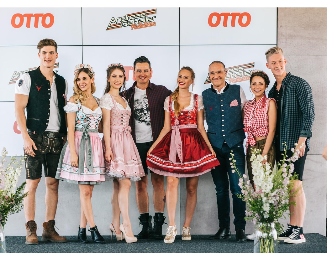 Wollen Trachtenmode verkaufen: Andreas Gabalier (4. von links) und Harald Gutschi (3. von rechts, Geschäftsführer Unito-Gruppe), flankiert von Models