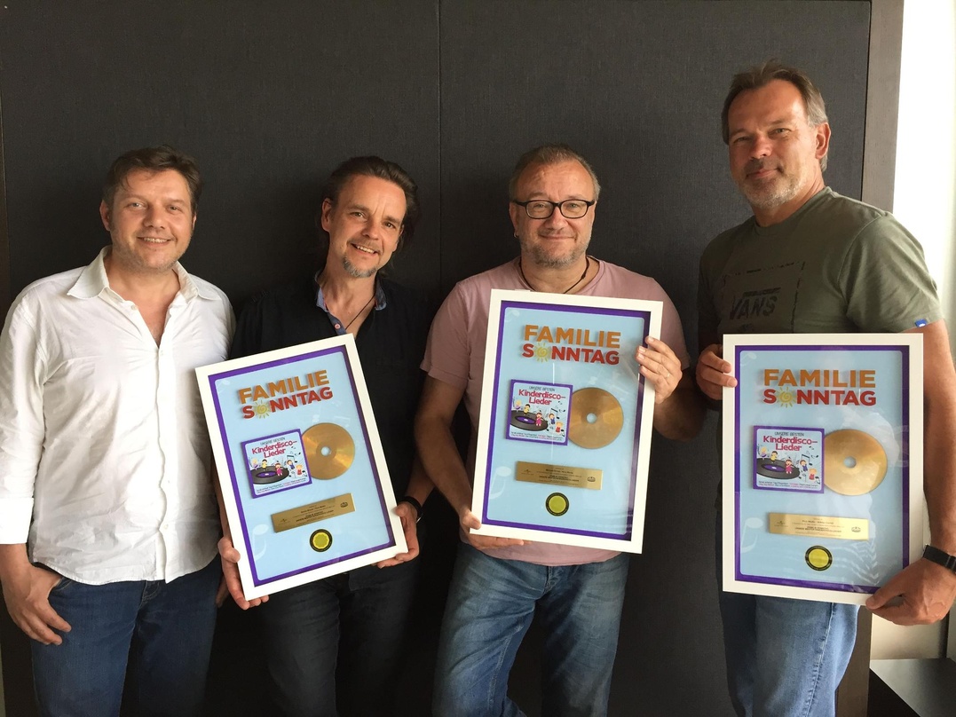 Bei der Verleihung (von links): Jörg Hackelbörger, Stefan Breuer, Michael Grimm und Andreas Maaß