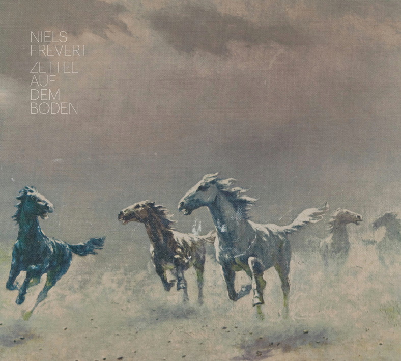 Niels Frevert – Zettel auf dem Boden
