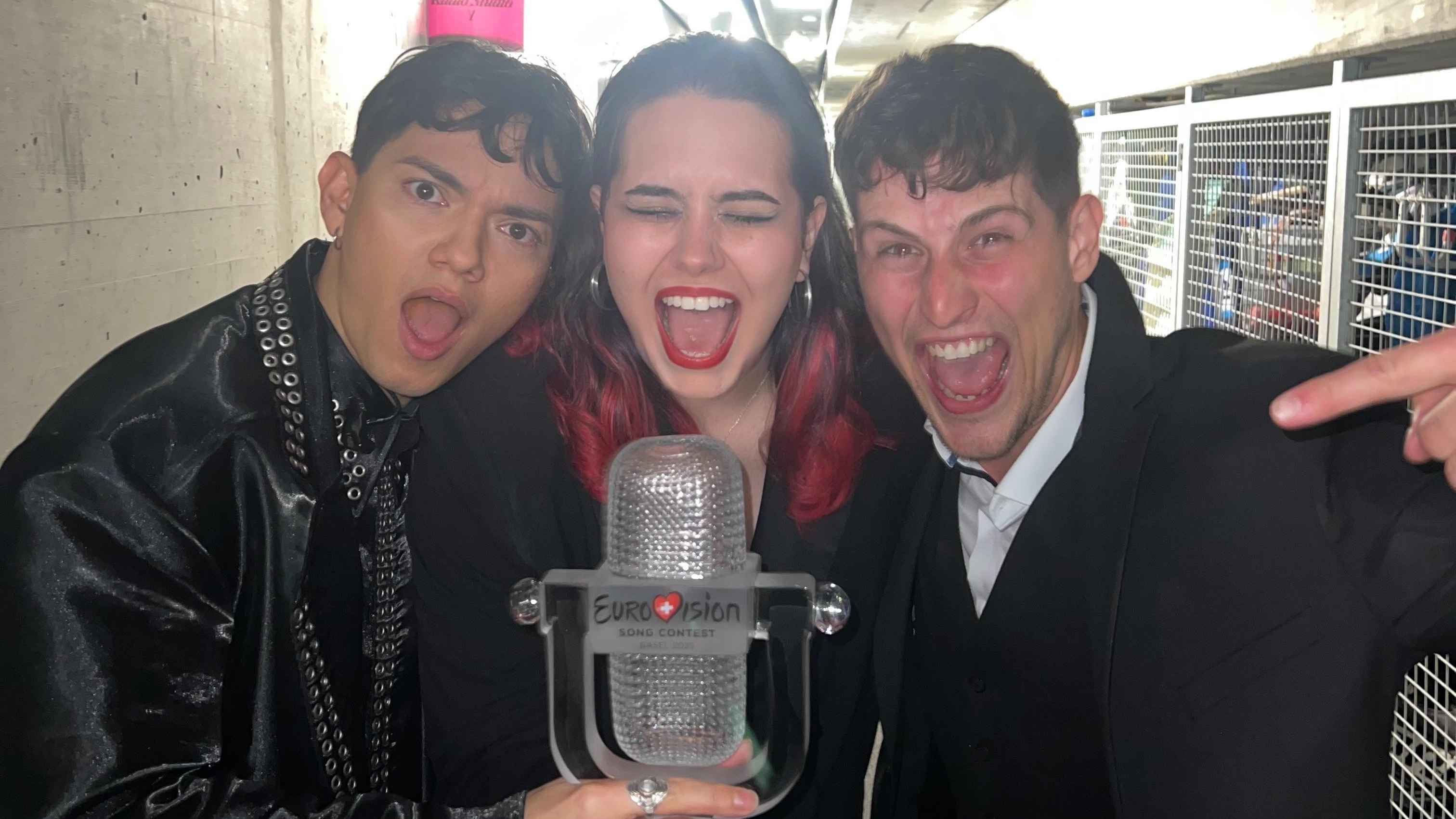 Feierten ausgelassen den ESC-Sieg von JJ (von links): JJ, Teya und Thomas Thurner.