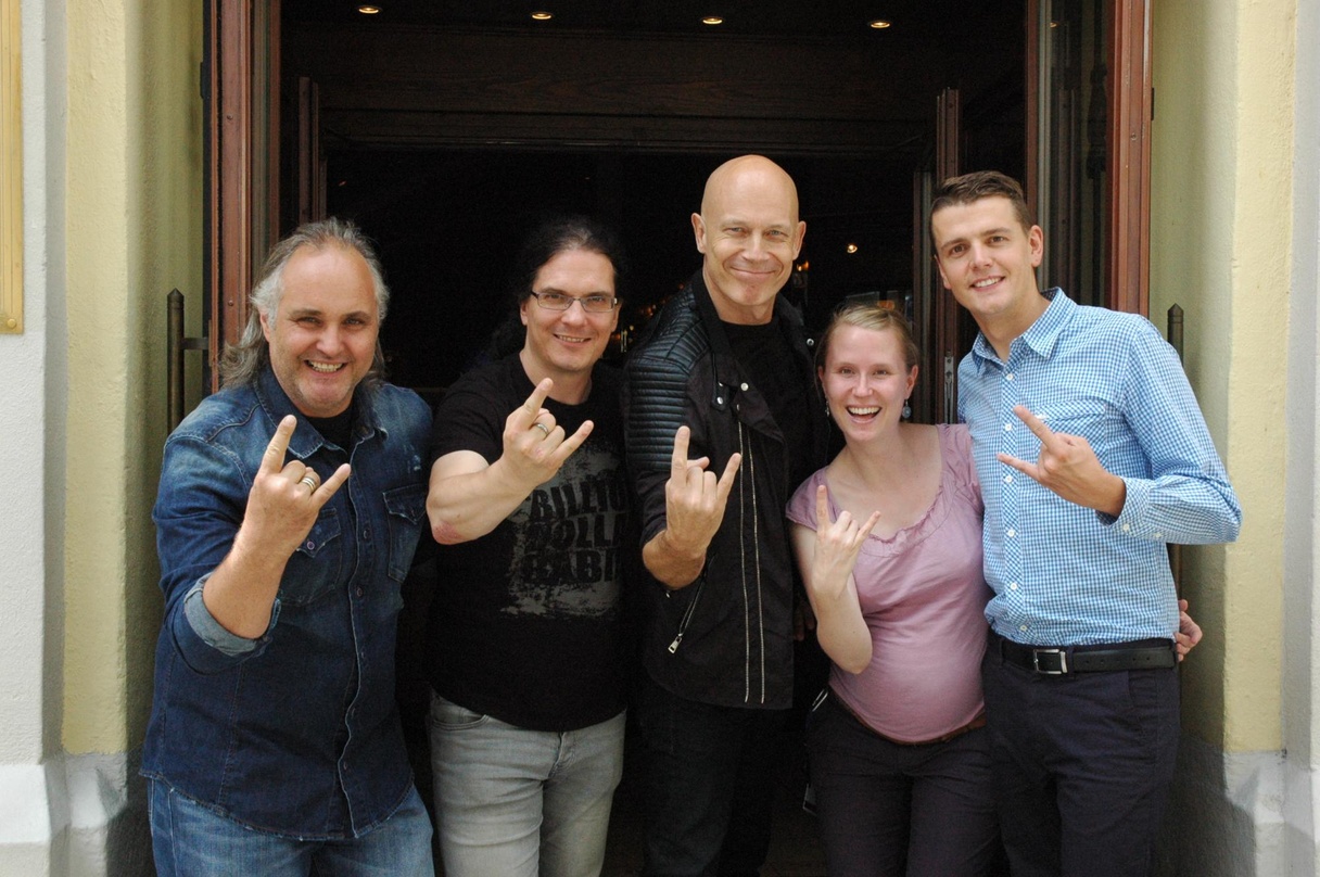Sehen dem "Rise Of Chaos" entgegen (von links): Markus Müller (CEO m2 mediaconsulting), Markus Wosgien (Head of Promotion Nuclear Blast), Wolf Hoffmann (Accept), Annekatrin Nickel (Sales &...