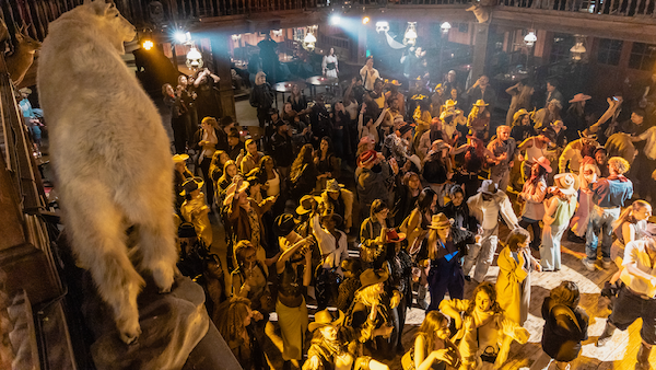 Feierten mit Pferden, Bullenreiten und Line-Dance eine Cowboy-Party zu Ehren Beyoncés: Die 400 geladenen Gäste.